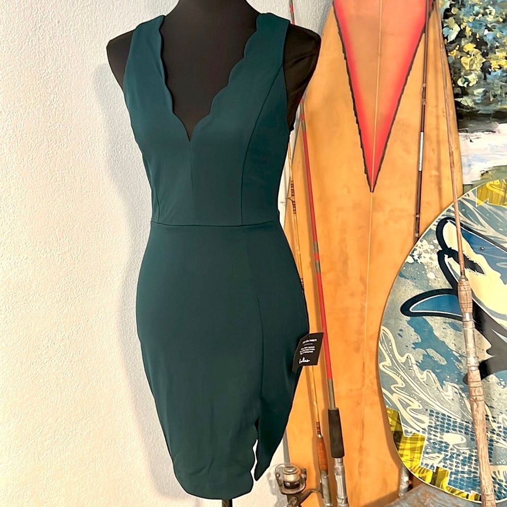 🍀NWT,Lulus, Feeling Coy Emerald Green Scalloped V-Neck Stretchy Bodycon Dress,S